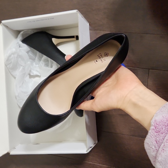 Black heels - Picture 2 of 4